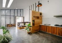 Ấn tượng với ngôi nhà ngập nắng được đúc từ một khối bê tông