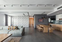 Chỉ với một bức vách ngăn di động, căn hộ này bỗng biến hóa lạ thường
