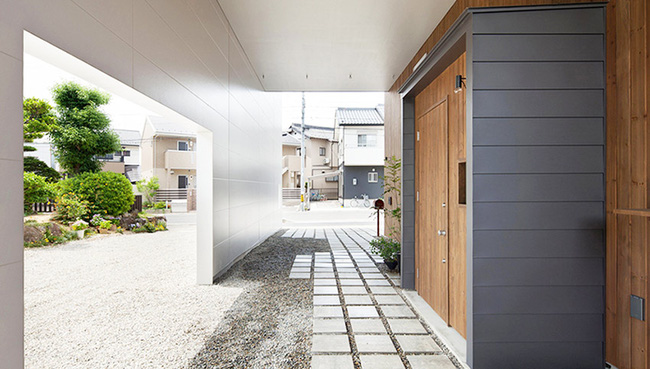 Ngôi nhà hai tầng hút hồn người xem nhờ sử dụng chất liệu gỗ tự nhiên ở Nhật - Ảnh 1.