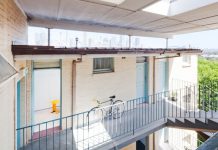 Sự hiện diện đầy thú vị của căn hộ 27m2 sau cánh cửa trượt sẽ làm bạn “hoảng hốt” vì quá đẹp. can ho 27m2