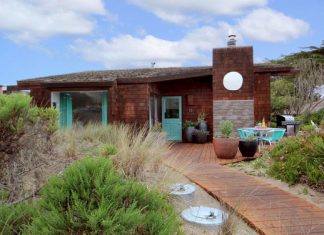 Ngôi nhà gây ấn tượng bởi thiết kế bồn tắm ngoài trời gần gũi với thiên nhiên. ngoi nha co bon tam ngoai troi