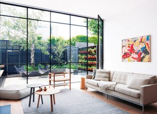 Nhờ cách bố trí nội thất “táo bạo”, ngôi nhà dành cho 3 người ở “ăn gian” được diện tích đáng kể. y tuong trang tri nha nho