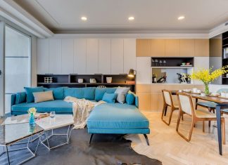 Không gian sống 60m2 của gia đình 3 người vẫn tiện nghi nhờ có thiết kế lưu trữ thông minh. can ho 60m2