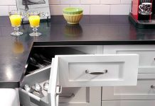 Bếp chật nhưng vẫn có thể nới rộng diện tích nhờ thiết kế ngăn kéo góc. ngan ke goc cho bep chat