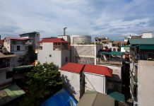 Cảm nhận không gian xanh mướt bên trong ngôi nhà bê tông ở Hà Nội ngoi nha ten buong